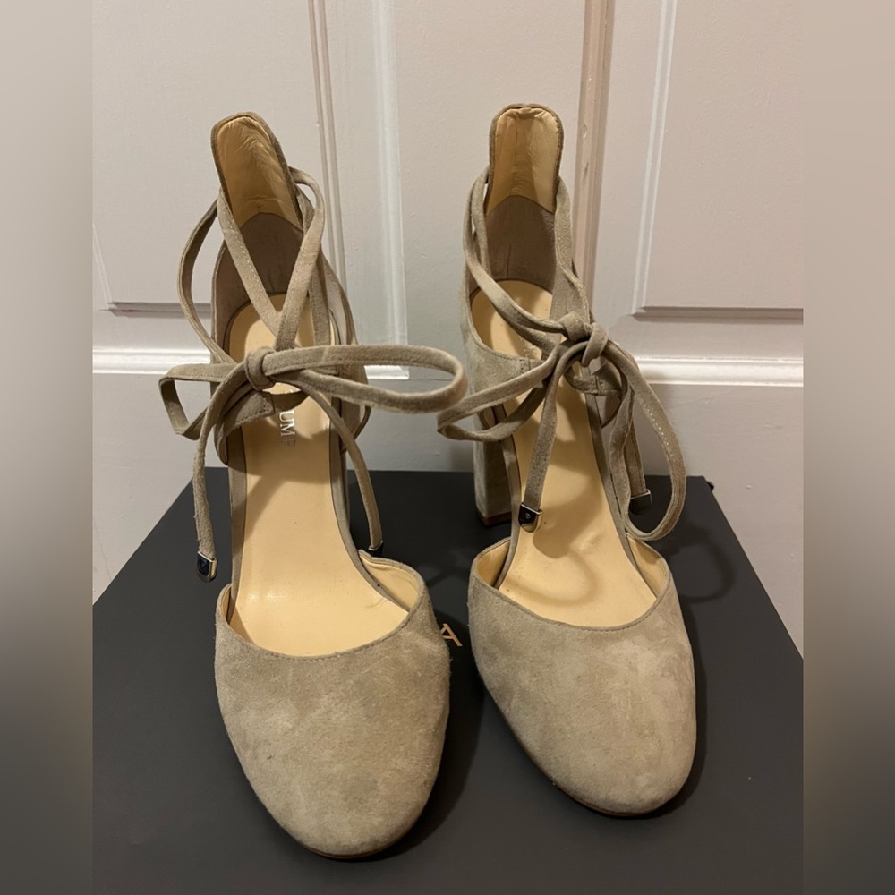 Ivanka Trump, Suede Lace up Shoes  Size 8.5 - Picture 4 of 5